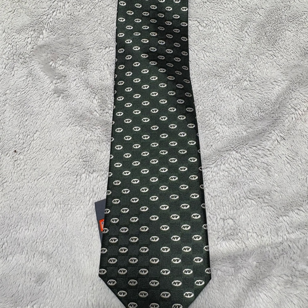 Colony sports wear NFL Green Silk Tie with NY Pattern.